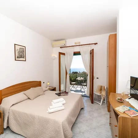 Le Nereidi Bed & Breakfast *